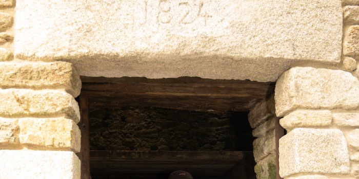 Nettoyage dans et aux abords du moulin et poses d’œuvres