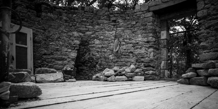 Nettoyage dans et aux abords du moulin et poses d’œuvres