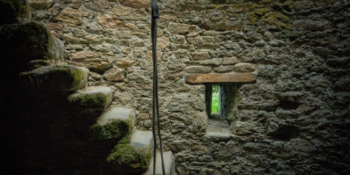 Nettoyage dans et aux abords du moulin et poses d’œuvres