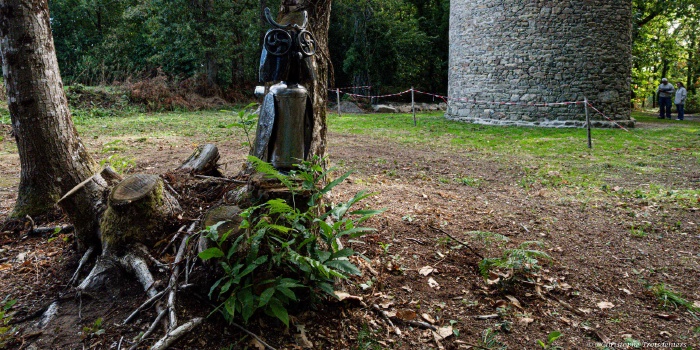 Nettoyage dans et aux abords du moulin et poses d’œuvres